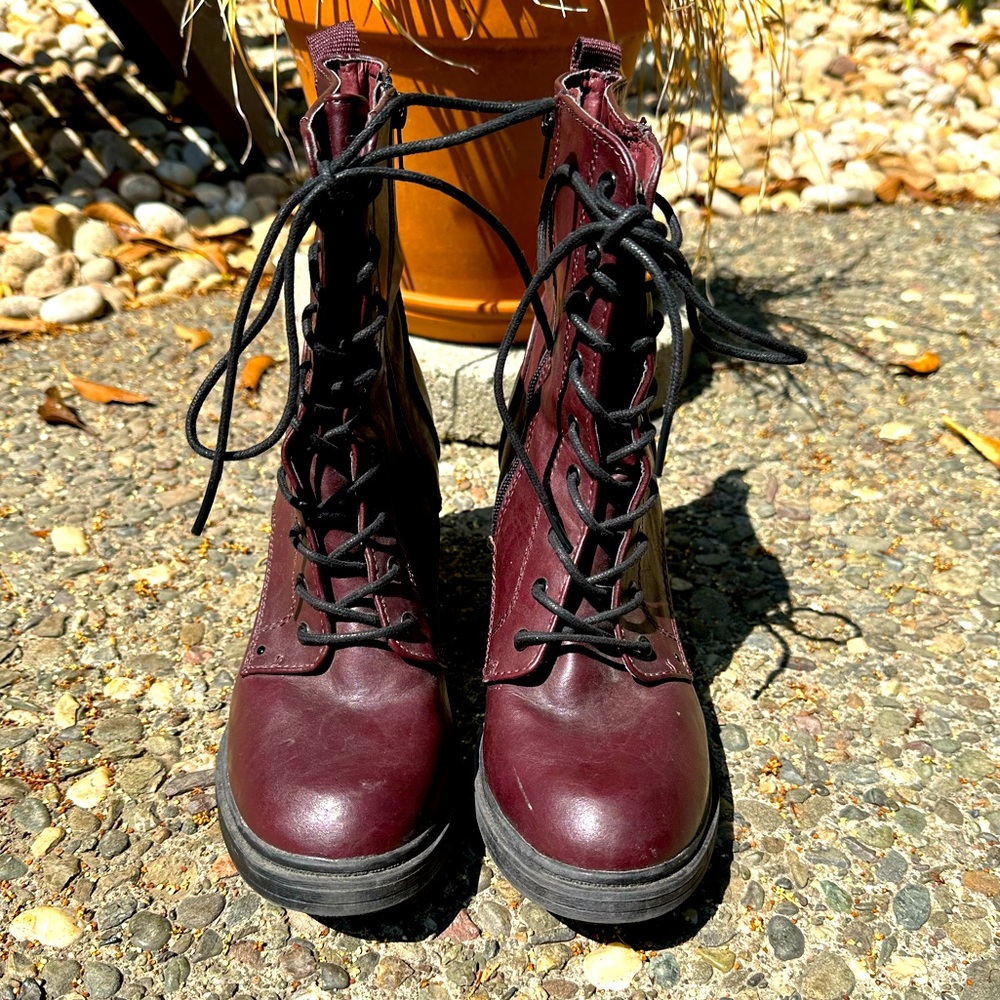 Forever 21 Purple zip-up 2.5” heeled boots, size 9.5/10 Forever 21